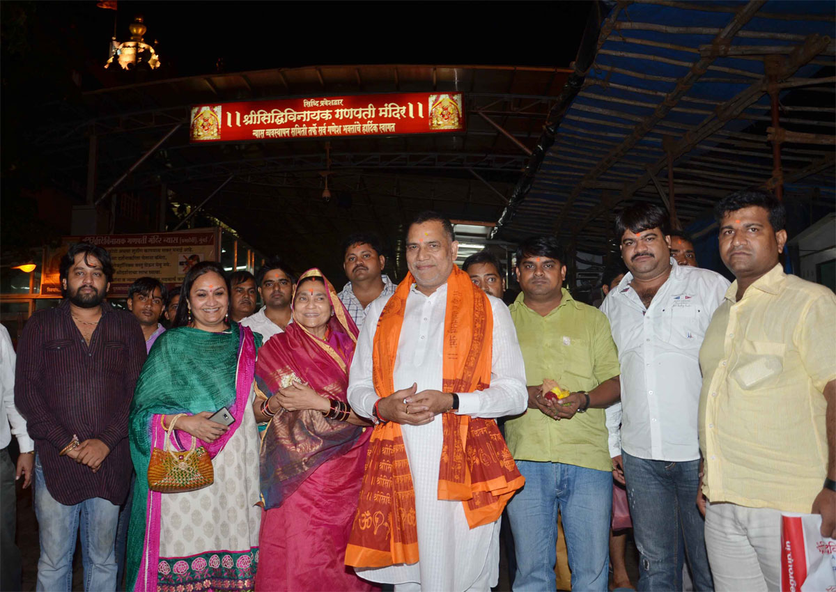 EX.MUMBAI CONGRESS PRESIDENT & MLA. KRIPASHANKAR SINGH & SMT.MALDEVI KRIPASHANKAR SINGH ON THIER BIRTHDAY IN MUMBAI.