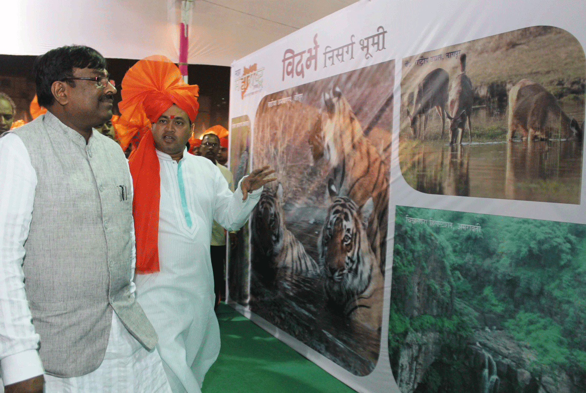 Kokan Vikas Aghadi Maza Maharashtra Ustav at Naigaon Lalit Kala Bhavan.