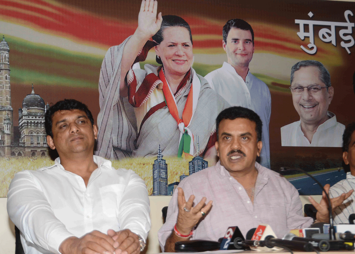 MRCC President Sanjay Nirupam Press Conference at Rajiv Gandhi Bhavan.