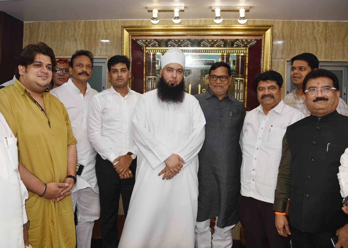 Urs Shahide Rahe Madina Urs Musanna Miyan Moi Miyan Urs Respected Dignataries for Blessing at Choota Sonapur Masjid at Do Tank.