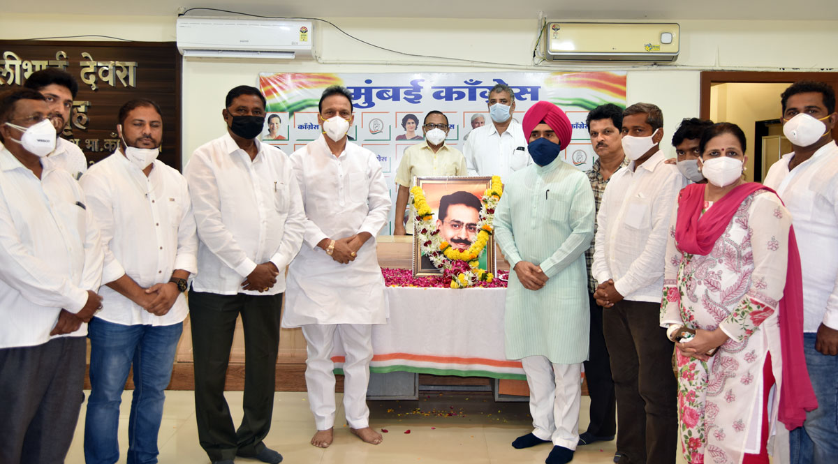 MRCC Leaders Paying Floral Tribuzte to Late Congress Young & Dynamic Leader Rajiv Satav.