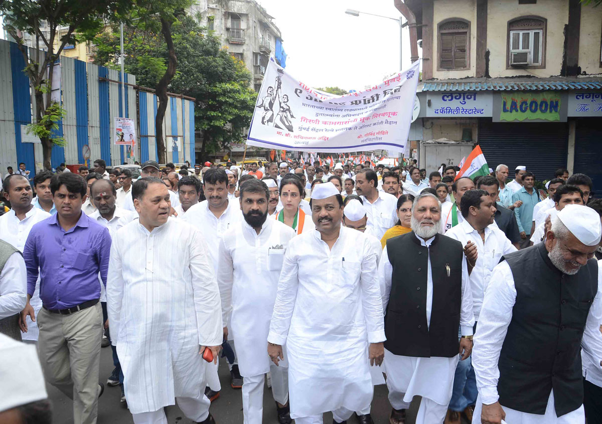 All Party Leader's Homage to Krantiveer's on Occasion of Kranti Din at August Kranti Maidan Gawalia Tank.