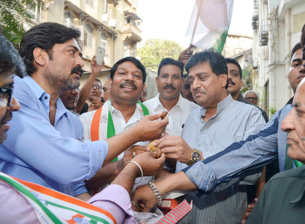 Congress Party Celebration for Victory of Democracy on issue of BJP Govt.Collapse in Karnataka.