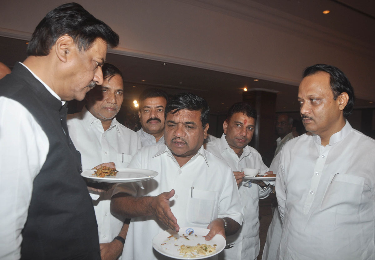TEA PARTY BY CHIEF MINISTER PRITHVIRAJ CHAVAN AT SAYHADRI GUEST HOUSE.
