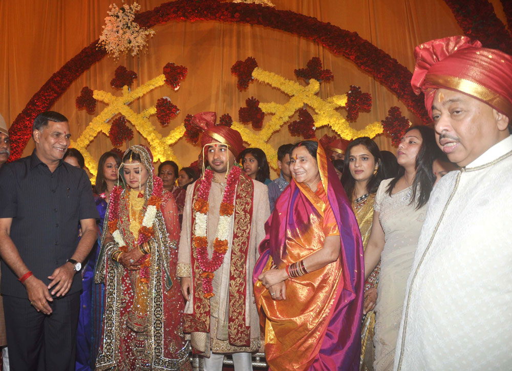INDUSTRIES,PORTS,EMPLOYMENT & SELF - EMPLOYMENT MINISTER NARAYAN RANE & NILAM RANE SON NITESH RANE WEDDING CEREMONY AT HOTEL GRAND HAYTT KALINA WITH RUTUJA SHINDE IN PRESENCE OF Hon'ble GUEST'S .