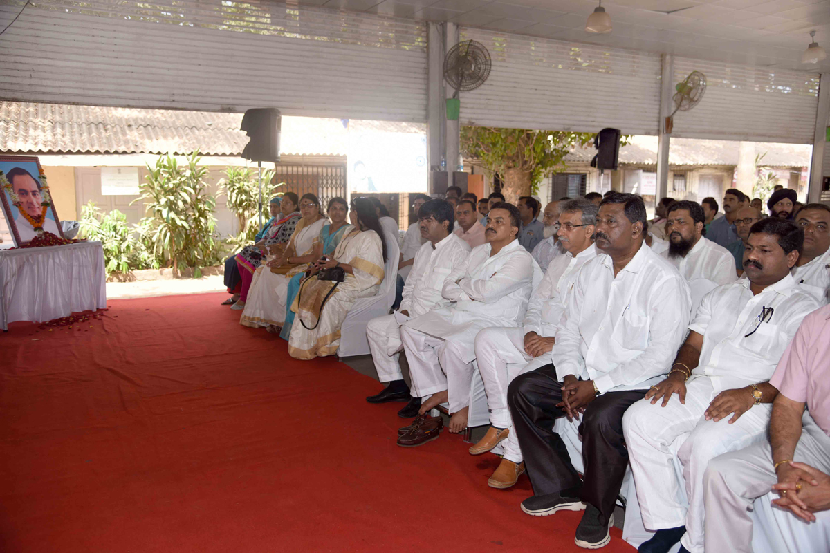 Mumbai Congress Paying Tribute to Former Prime Minister Late.Rajiv Gandhiji on his Death Anniversary.