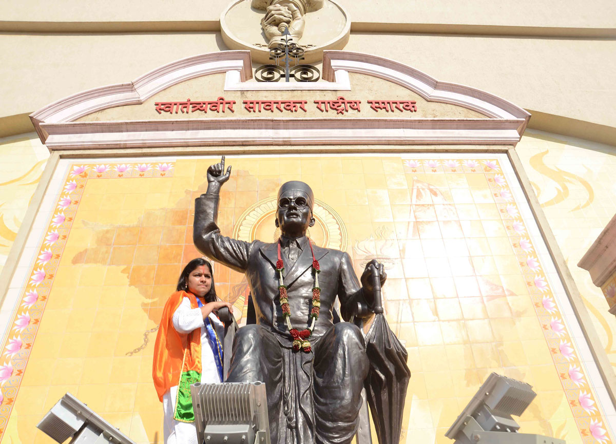 Mahayuti MP.Candidate Poonam Mahajan Rao Filed her Nomination Form at Bandra Dist.Administrative Collector Office.