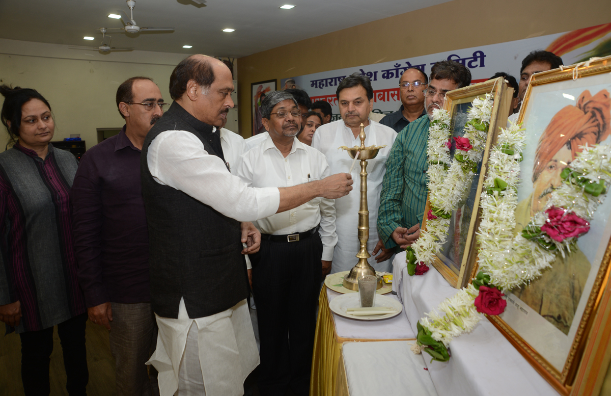 MPCC PRESIDENT MANIKRAO THAKRE PAYING TRIBUTE TO BHARAT RATNA DR.BABASAHEB AMBEDKAR ON HIS BIRTH ANNIVERSARY AT TILAK BHAVAN DADAR.
