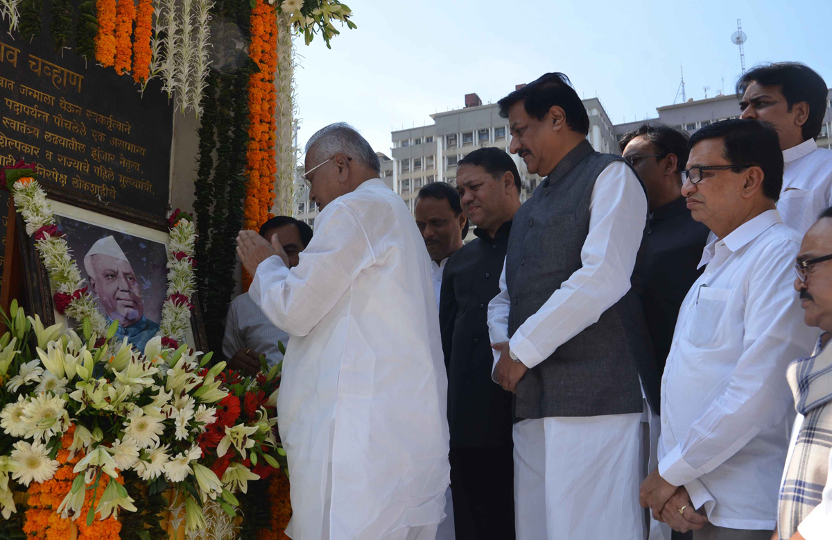 TRIBUTE TO LATE CHIEF MINISTER Y.B.CHAVAN ON HIS BIRTH ANNIVERSARY AT VIDHAN BHAVAN.