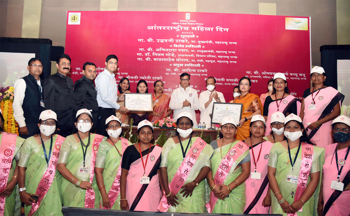 Minsiert Ajit Pawar,Minister Balasaheb Thorat & Minister Yashomati Thakur at Y.B.Chavan.