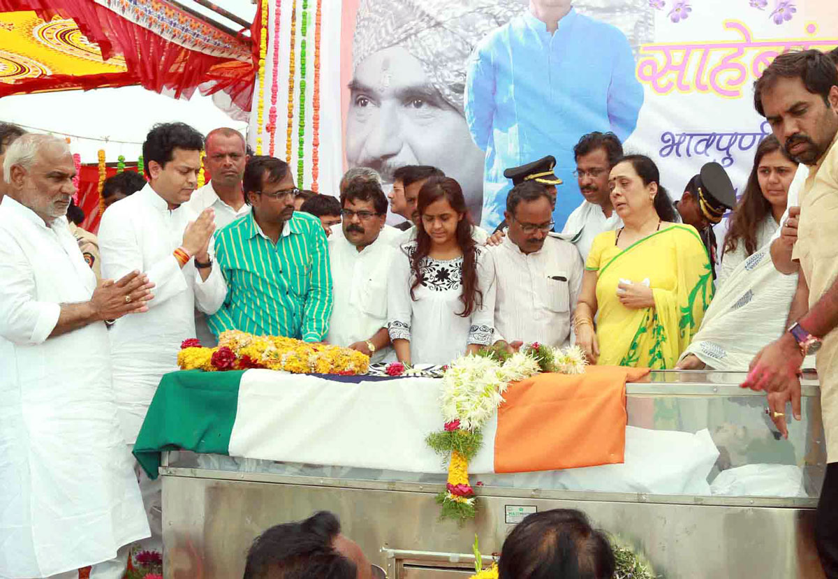 Paying Last Respect to BJP Leader Gopinath Munde at Parli in Beed.