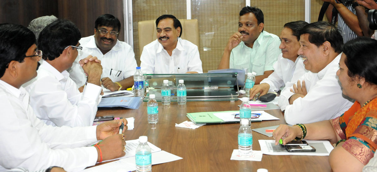 OPPOSITION LEADER EKNATH KHADSE WITH SHIV SENA & MNS LEADER'S MEETING AT B4 BUNGLOW OPPOSITE MANTRALYA.