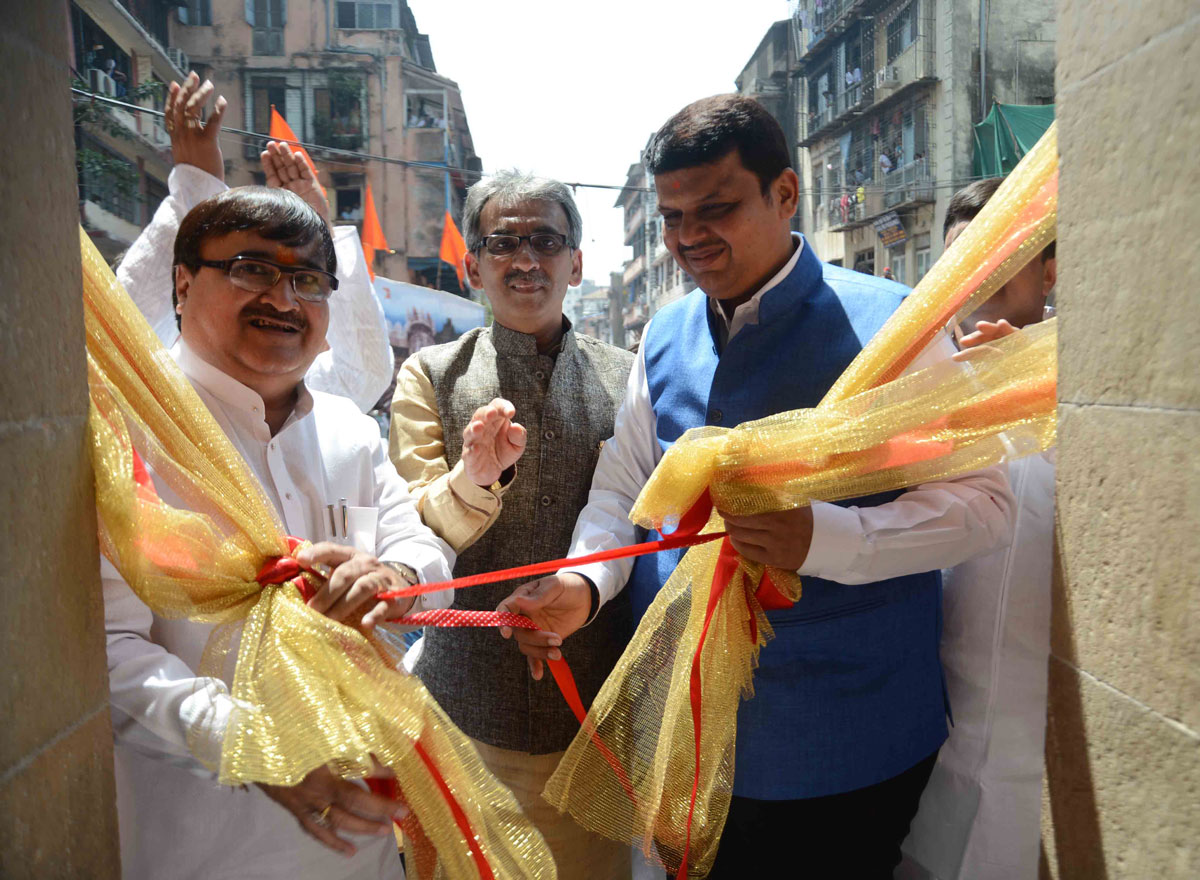 Chief Minister Devendra Fadnavis Inaugurated Keshavji Nayak Drinking Water Fountain (Pyaav) & Clock Tower at Bhaat Bazaar.
