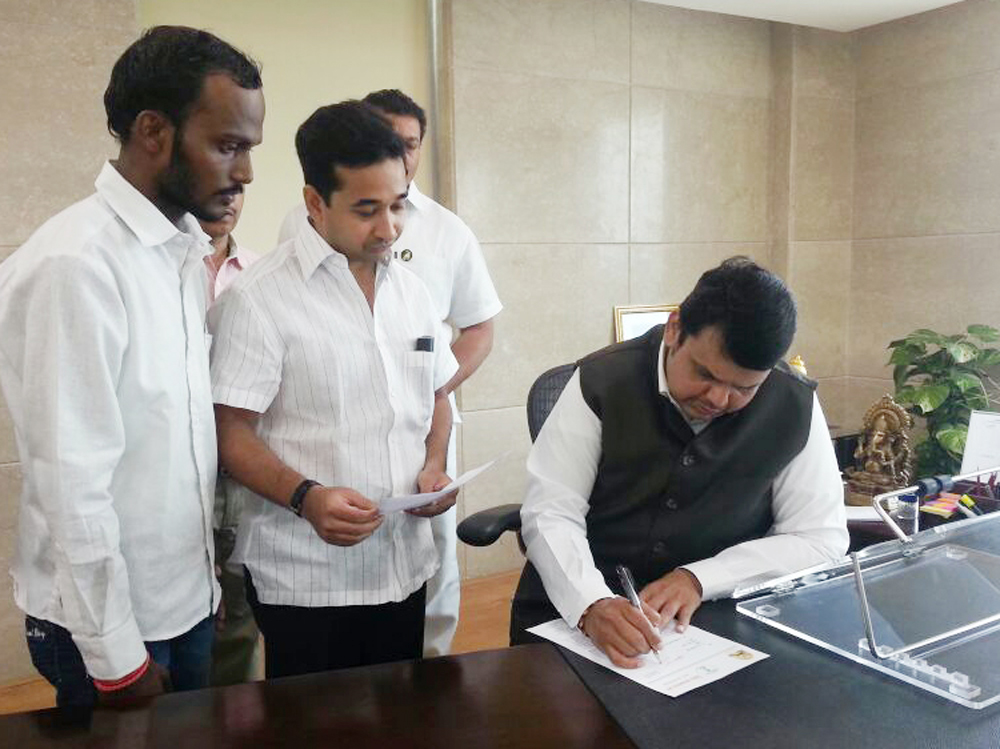 Yuva Leader MLA Nitesh Narayanrao Rane Meets Chief Minister Devendra Fadnavis at Mantralay.
