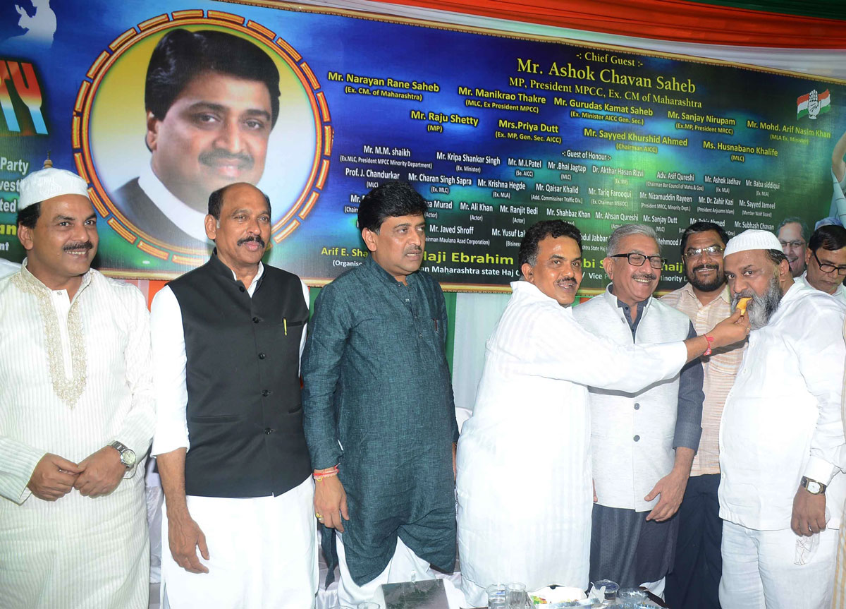 MPCC President Ashok Chavan,MRCC President Sanjay Nirupam & Shetkari Sanghtana President MP Raju Shetty during Ramzan Roza Iftaar Party at Santacruz.
