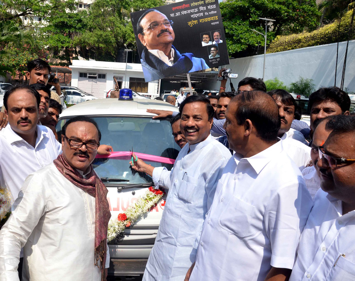 PWD & TOURISM MINISTER CHAGAN BHUJBAL ON HIS 65th BIRTHDAY CELEBRATED IN MUMBAI AT RAMTEK BUNGALOW.
