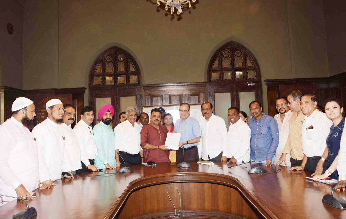 MRCC President Sanjay Nirupam with Team meets BMC Commissioner Ajoy Mehta.