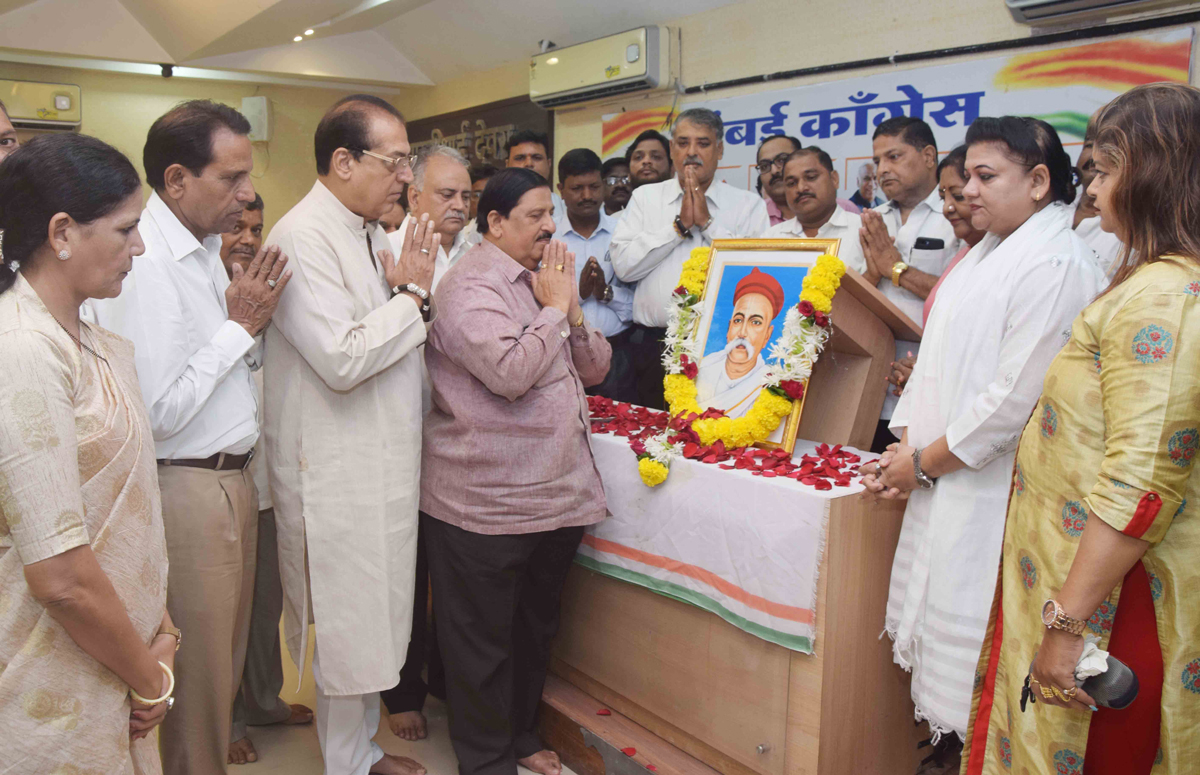 MRCC Paying Tribute to Lokmanya Tilak on his Birth Anniversary at Mumbai Congress Rajiv Gandhi Bhavan.