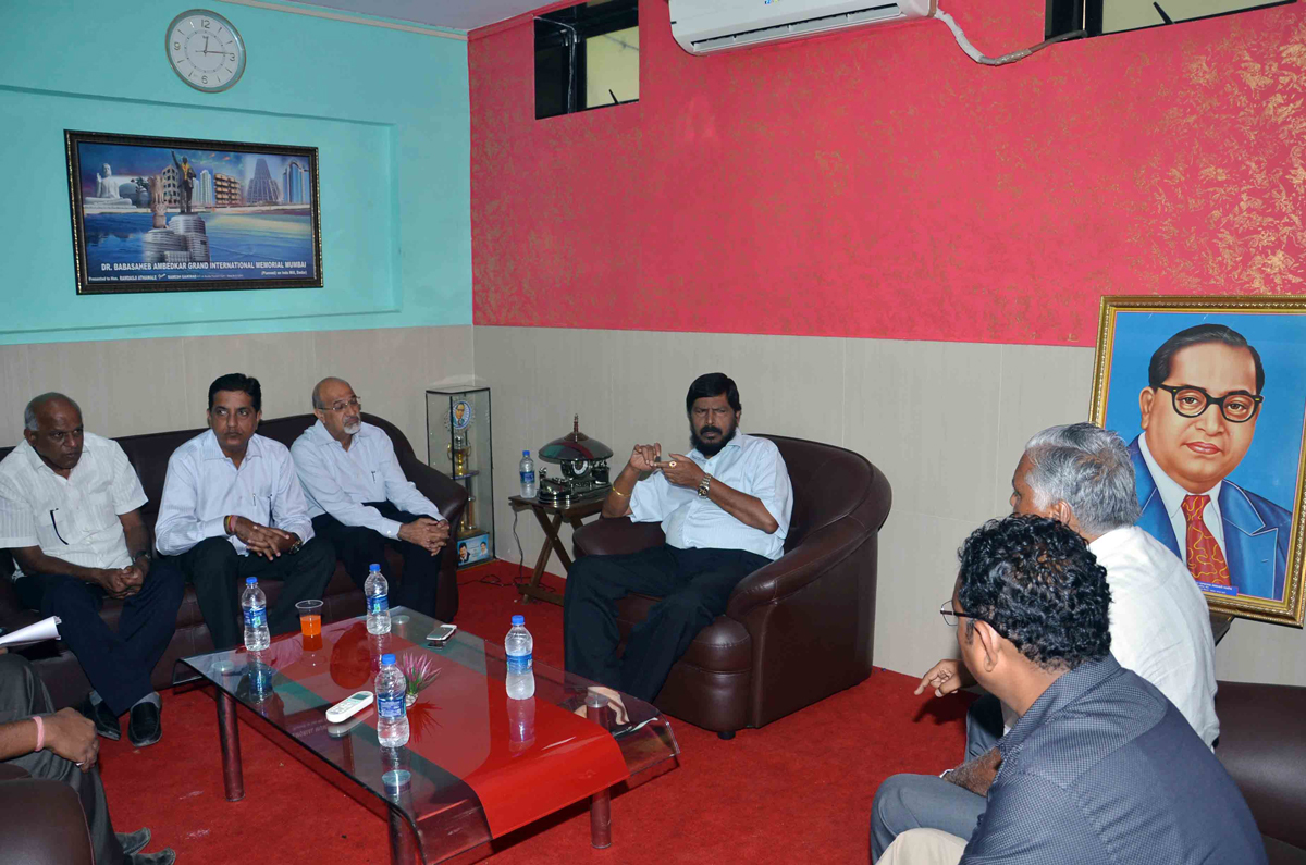 DELEGATION OF TRADERS AGAINST LBT TO MEET RPI PRESIDENT & EX M.P. RAMDAS ATHAWALE AT SAVIDHAN BUNGLOW BANDRA.