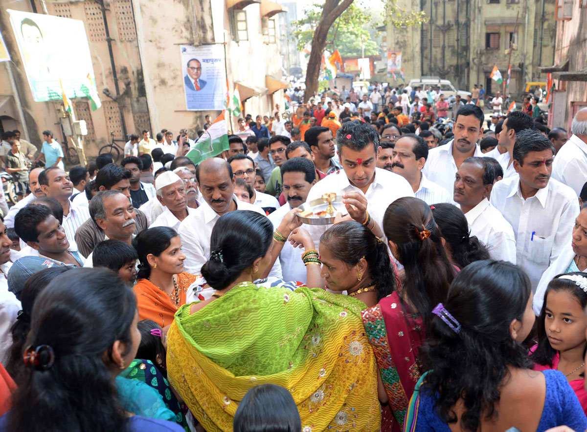 UNION MINISTER & MP.MILIND DEORA IN SOUTH MUMBAI TO INAUGURATE THE COMPLETED WORK FROM HIS MP FUND.