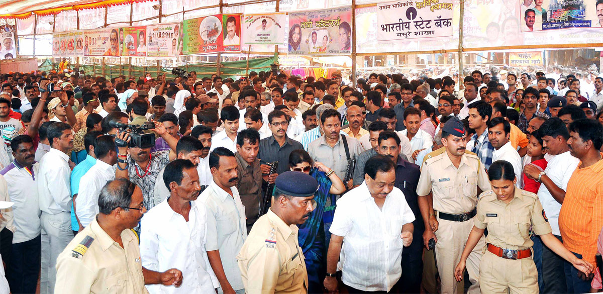 MINISTER NARAYANRAO RANE AT ANGNEWADI MALVAN.