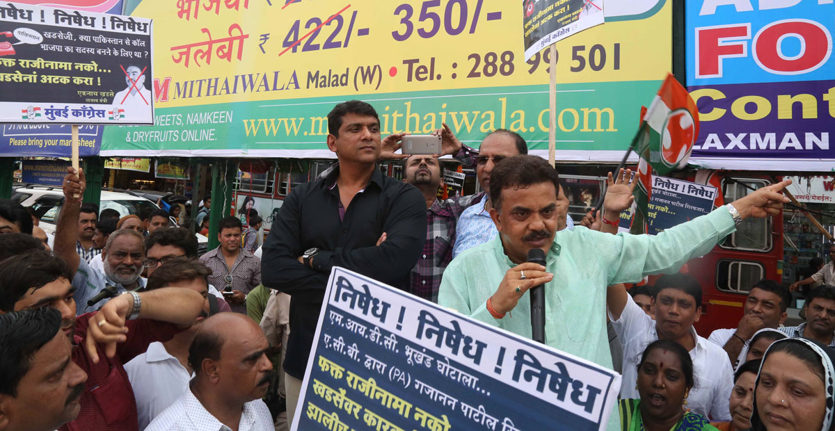 Mumbai Congress Protest against BJP- Shivsena Govt. at Malad Mumbai.