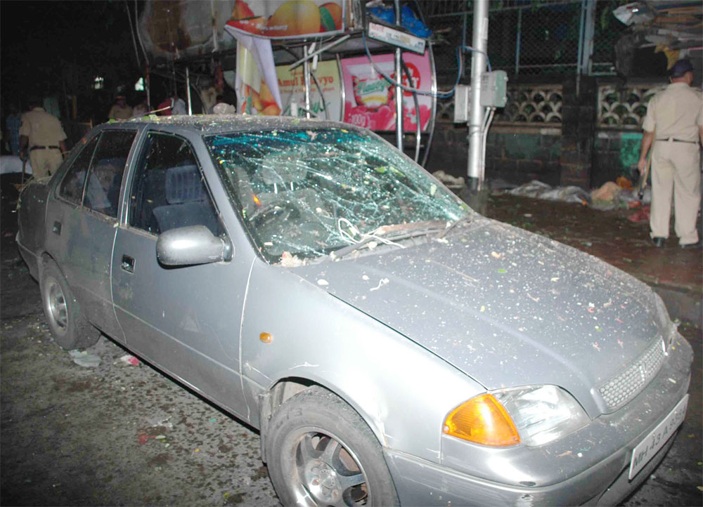 BOMB BLAST IN MUMBAI DADAR.