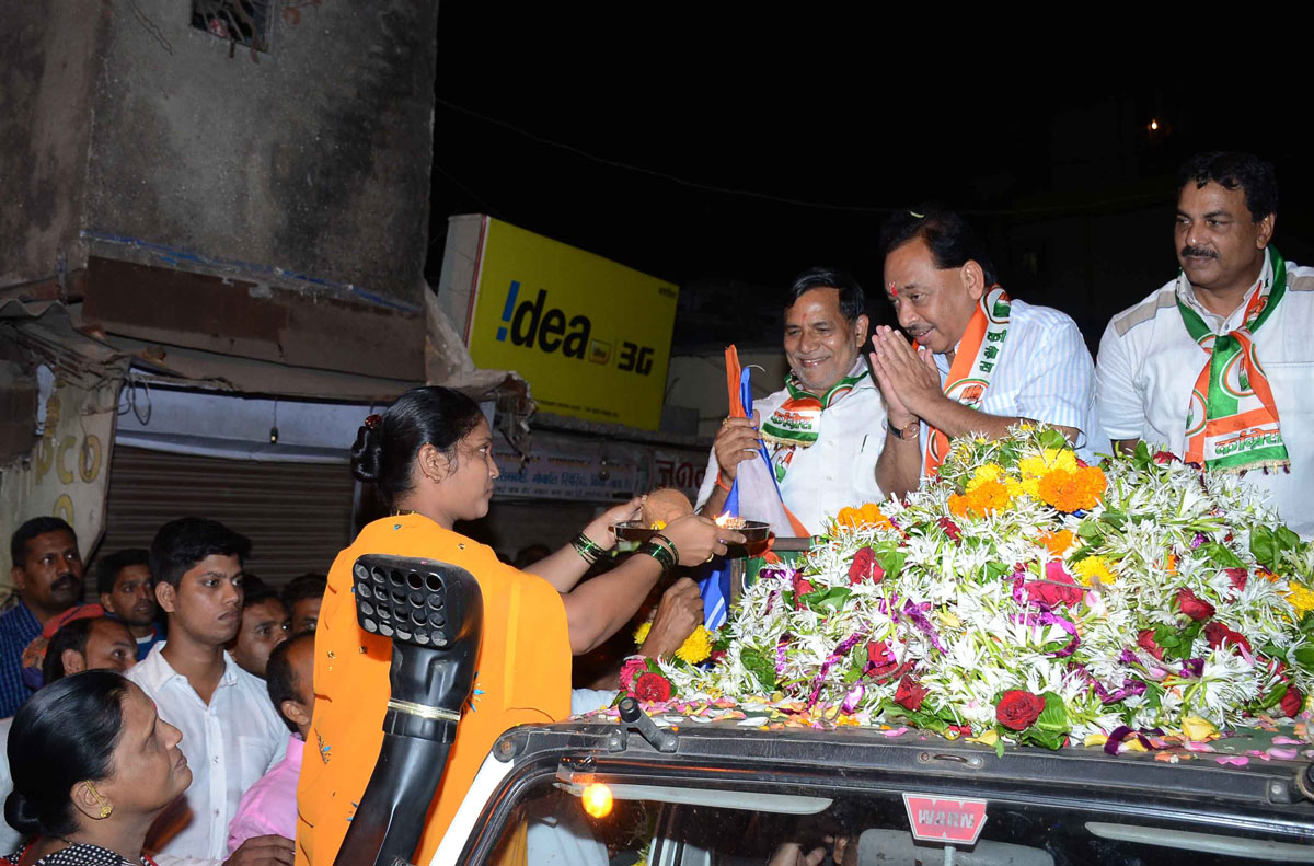 176-Bandra(E) Assembly Constituency Congress-NCP Candidate Narayanrao Rane Rally at Golibar Naka-Punjabi Chawl-Bhavani Bank Bandra.