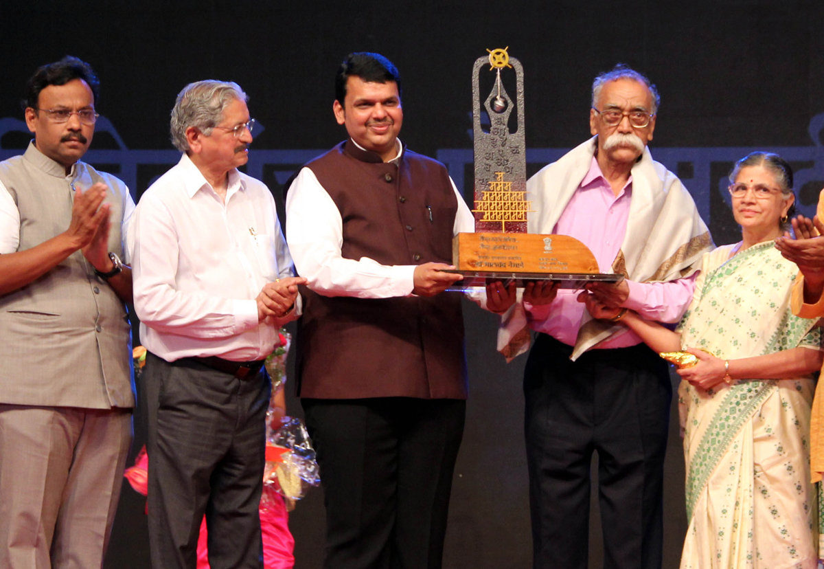 Chief Minister Devendra Fadnavis Felicitate Eminent Marathi Litterateur Bhalchandra Nemade in Mumbai.