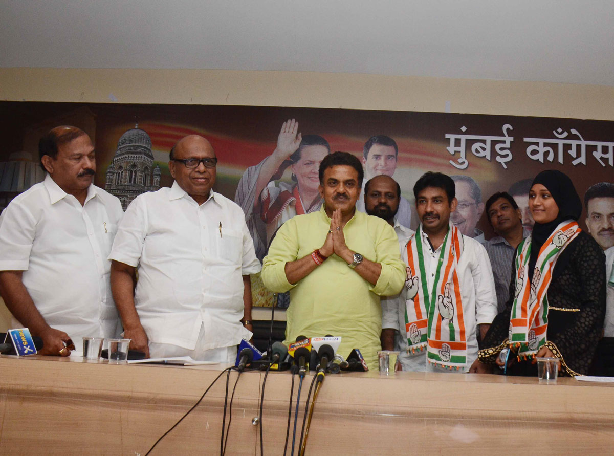 MRCC President Sanjay Nirupam Press Conference at Rajiv Gandhi Bhavan.