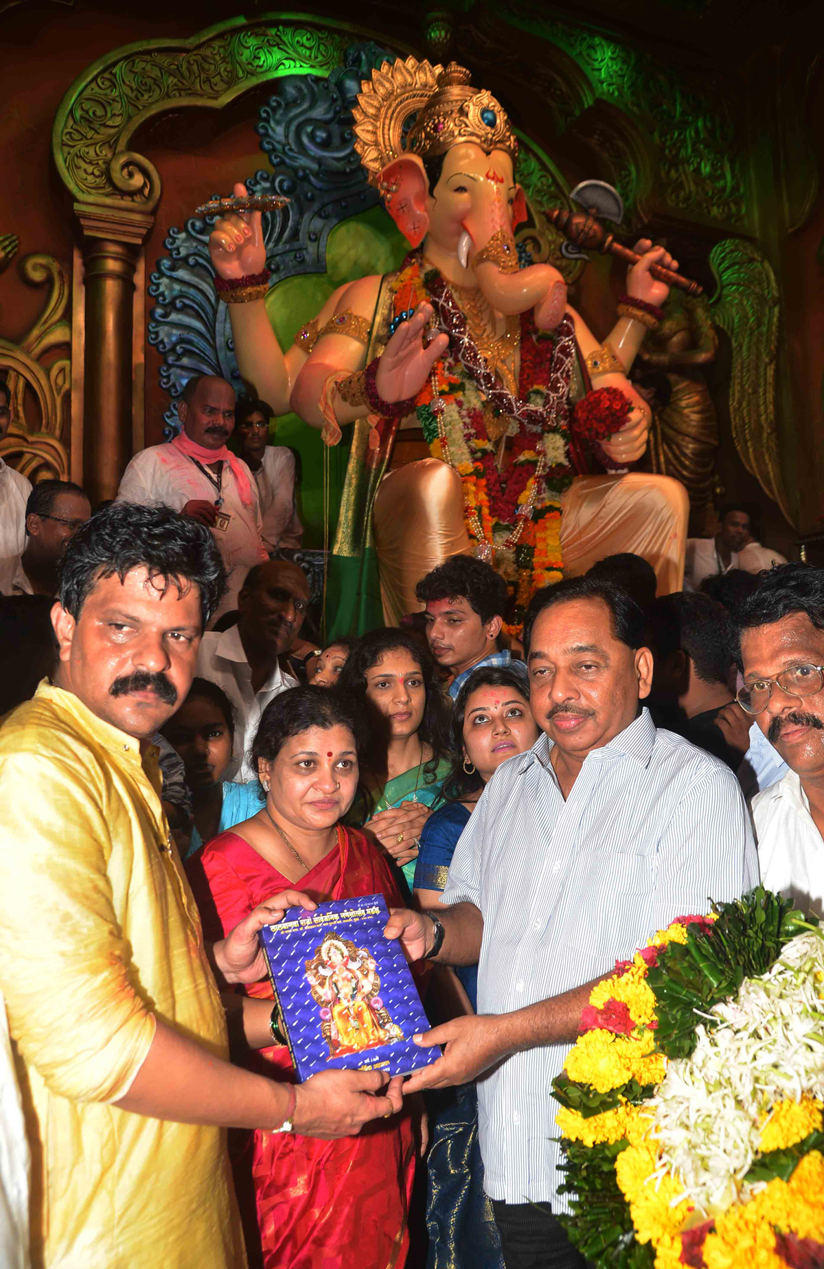 MINISTER NARAYNRAO RANE WITH FAMILY AT LALBAUGH RAJA.