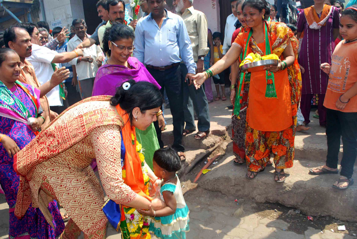 BJP MP.Candidate Poonam Mahajan Rao Election Campaign at Ghatkopar.