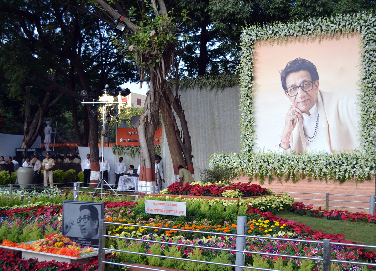 TRIBUTE BALASAHEB THAKAREY BY MUMBAIKARS ON HIS FIRST DEATH ANNIVERSARY.