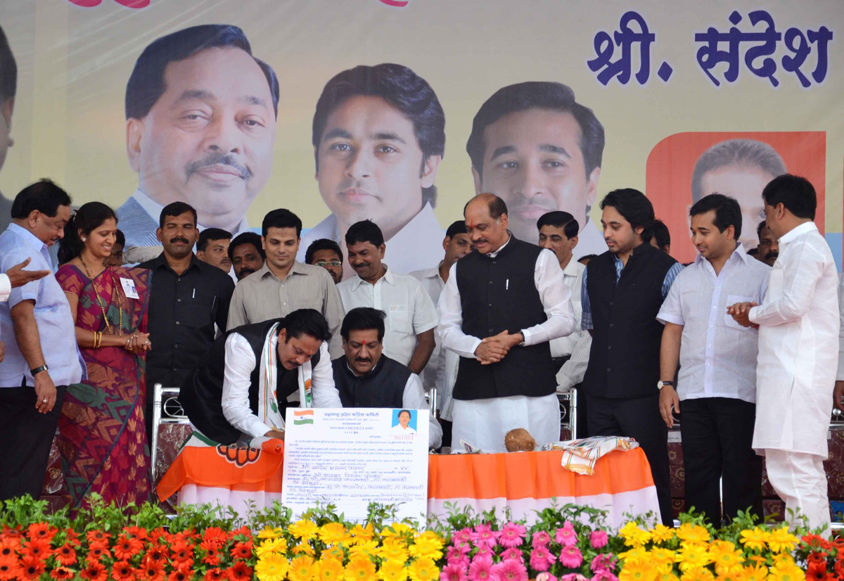 CHIEF MINISTER PRITHVIRAJ CHAVAN,MPCC PRESIDENT MANIKRAO THAKARE & SINDHUDURGH GUARDIAN MINISTER NARAYAN RANE IN CONGRESS PARTY MELAVA AT KANKAVLI.