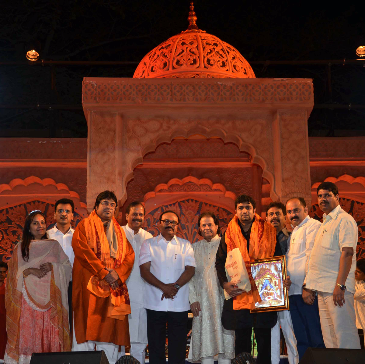 "SHREE SIDDHIVINAYAK MAGHI MAHOTSAV 2013" FESTIVAL OF MUSIC AND DANCE ON OCCASION PWD MINISTER CHAGAN BHUJBAL,FAMOUS SINGER ANUP JALOTA AT PRABHADEVI SIDDHIVINAYAK TEMPLE .