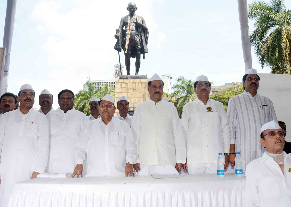TRIBUTE TO FATHER OF NATION MAHATMA GANDHI & LATE PRIME MINISTER LALBHADUR SHASTRI ON THEIR BIRTH ANNIVERSARY IN MUMBAI.