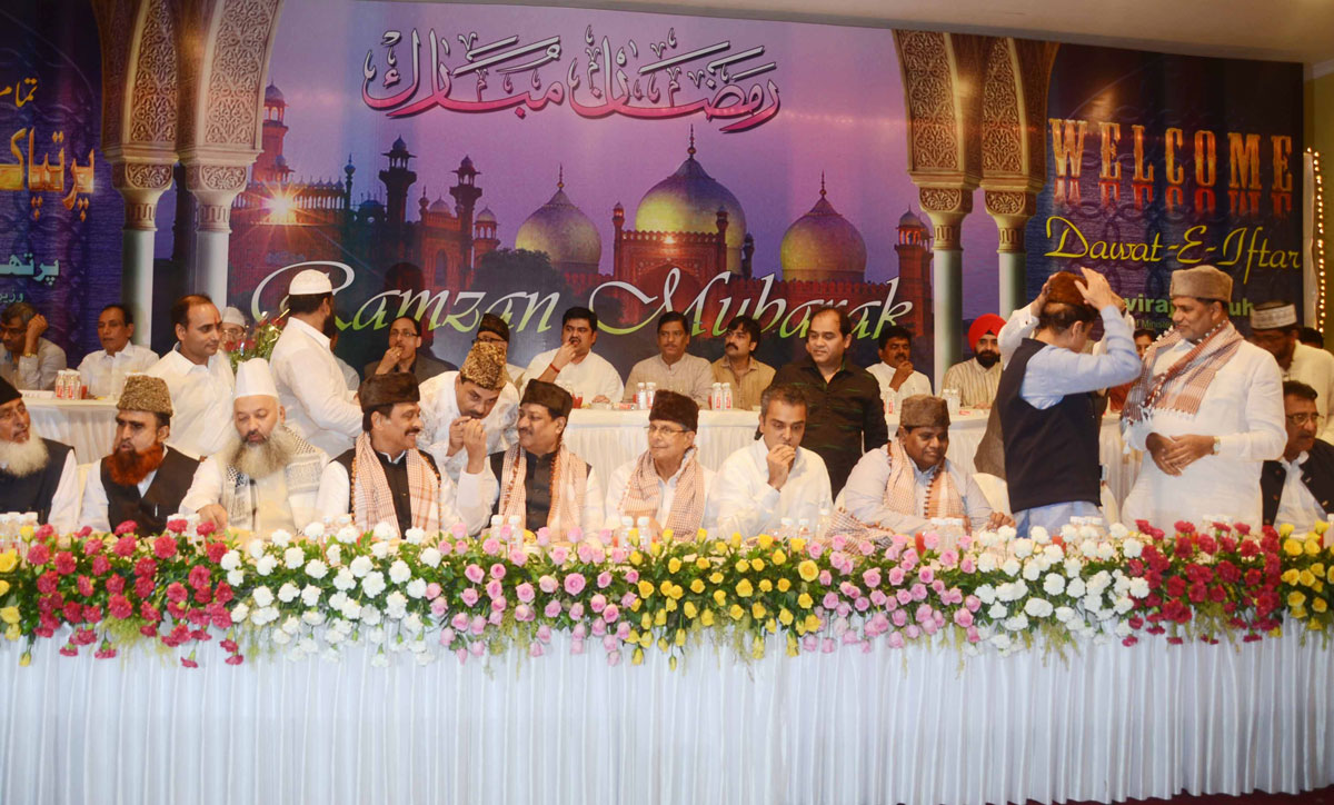 Chief Minister Prithviraj Chavan during Ramzan"Dawat-E-Iftar" at Kaisar Baugh Dongri.