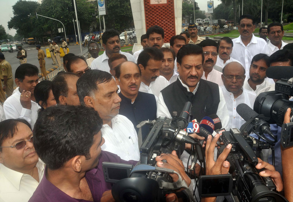 CHIEF MINISTER PRITHVIRAJ CHAVAN & MINISTER JAYANT RAO PATIL AT MAHESHVARI UDHYAN BRIDGE INUAGRATION.