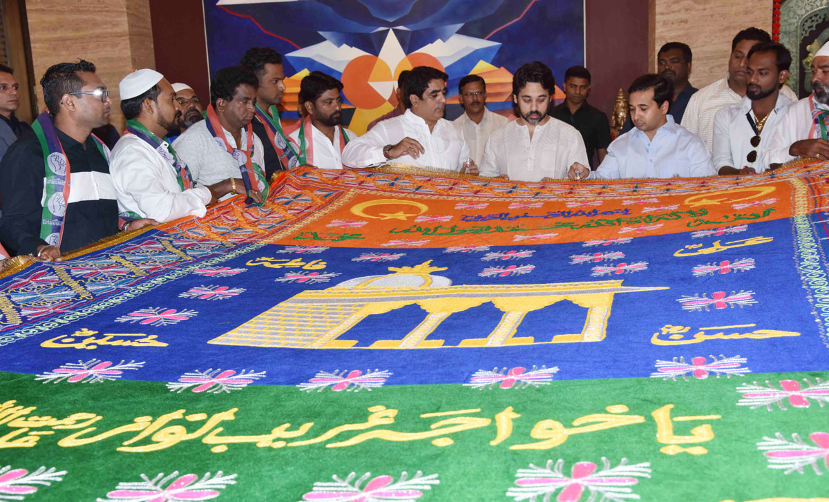 Chadar for Ajmer Sharif Dargah by MSP.