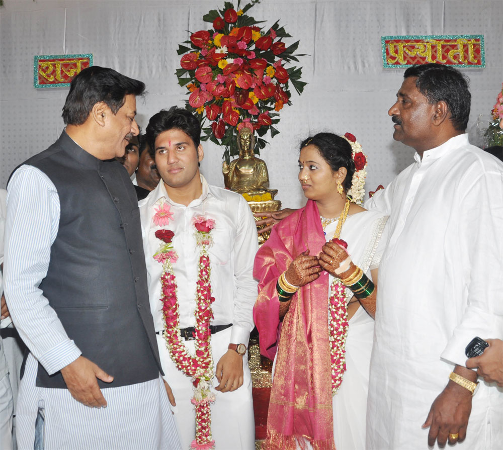 CHEIF MINISTER PRITHVIRAJ CHAVAN ATTENDS EX.MIN. & MLA. CHANDRAKANT HANDORE"S DAUGHTER WEDDING AT CHEMBHUR.