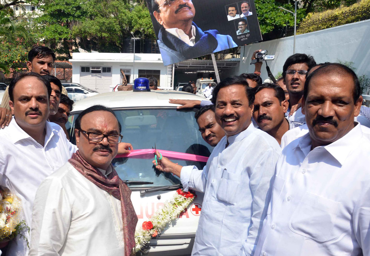 PWD & TOURISM MINISTER CHAGAN BHUJBAL ON HIS 65th BIRTHDAY CELEBRATED IN MUMBAI AT RAMTEK BUNGALOW.