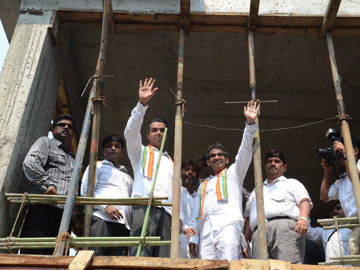 MP.& UNION MINISTER OF STATE MILIND DEORA & MLA AMIN PATEL IN SOUTH MUMBAI MUMBADEVI ASSEMBLY.