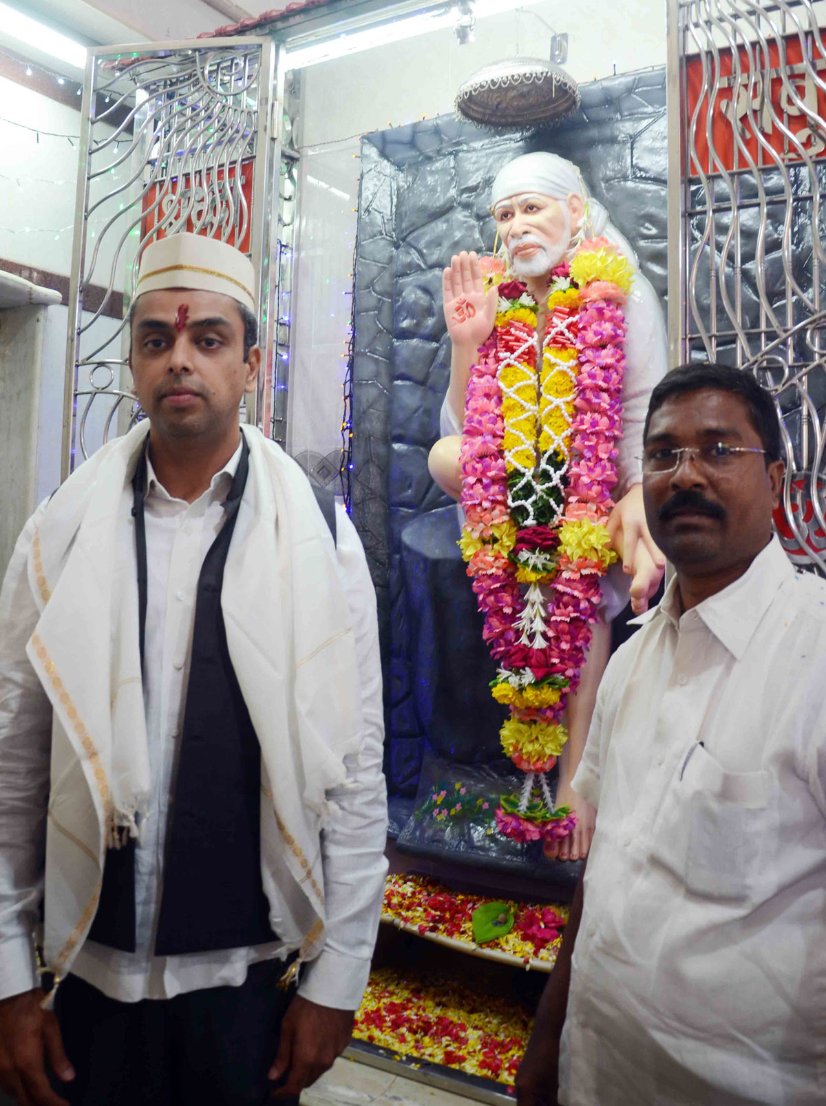 Union Minister of state & MP.Milind Deora Inaugurates the completed work from his MP LAD Funds in South Mumbai.