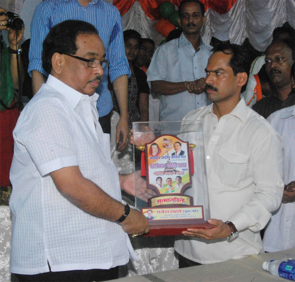 GOVINDA CELEBRETION IN MUMBAI ON OCCASION PWD MINISTER NARAYANRAO RANE AT LALBAUGH.