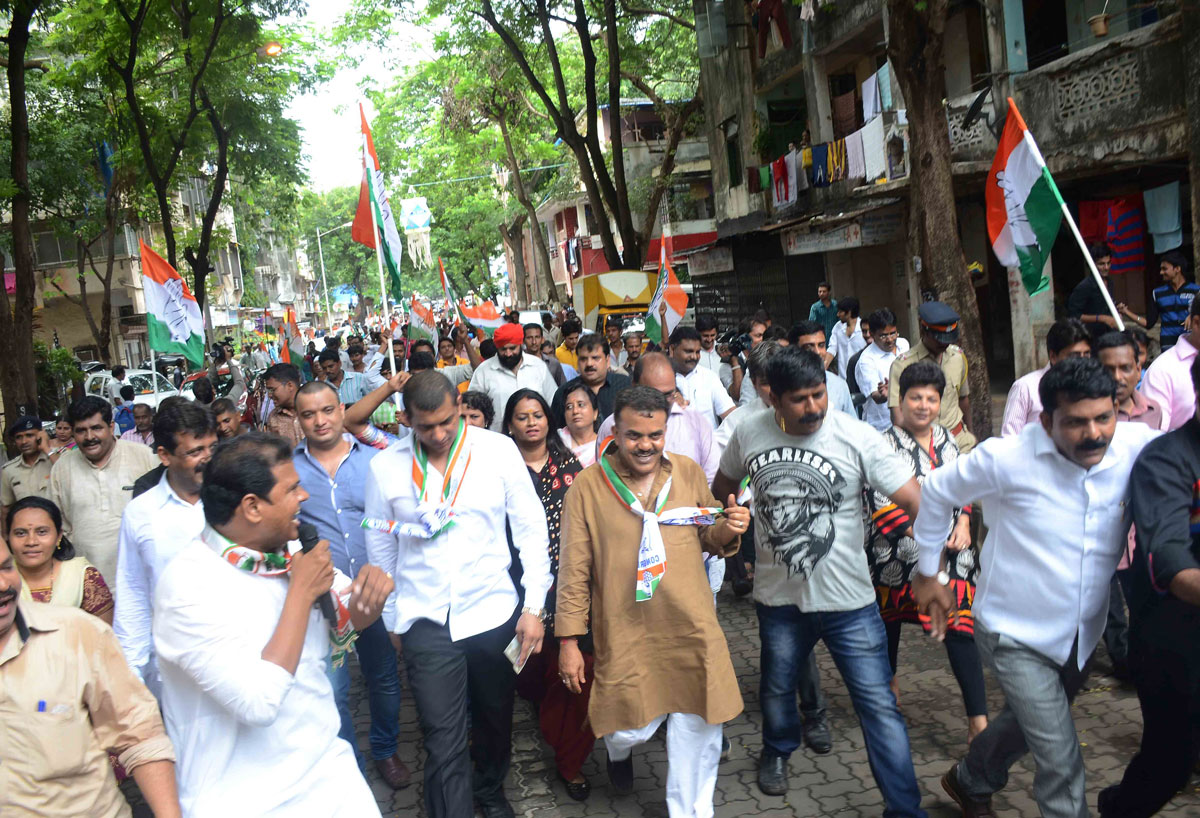 MRCC President Sanjay Nirupam Protest for Hawkers at Malad.