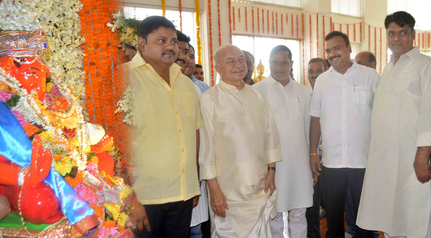 Ex.Chief Minister Sushilkumar Sinde for Ganpati Bappa Darshan at Ex.Mumbai Congress President Kripashankar Singh Residence.