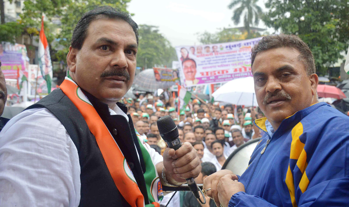 Mumbai Congress Protest against BMC all over Mumba BMC ward wise Agitation.