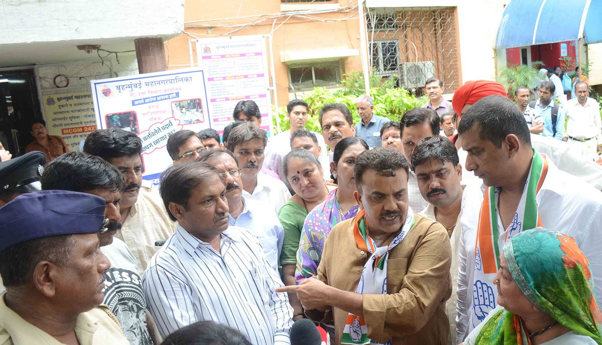 MRCC President Sanjay Nirupam Protest for Hawkers at Malad.