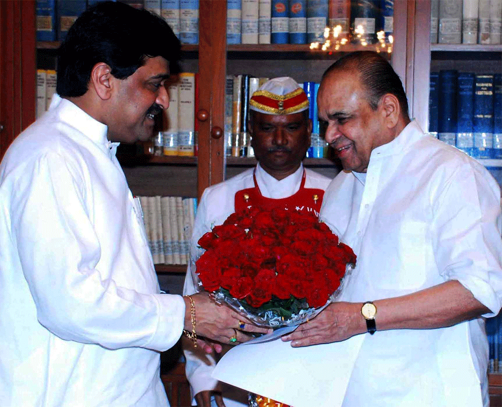 CM.ASHOK CHAVAN MEETS GOVERNER SHANKARNARAYNAN.
