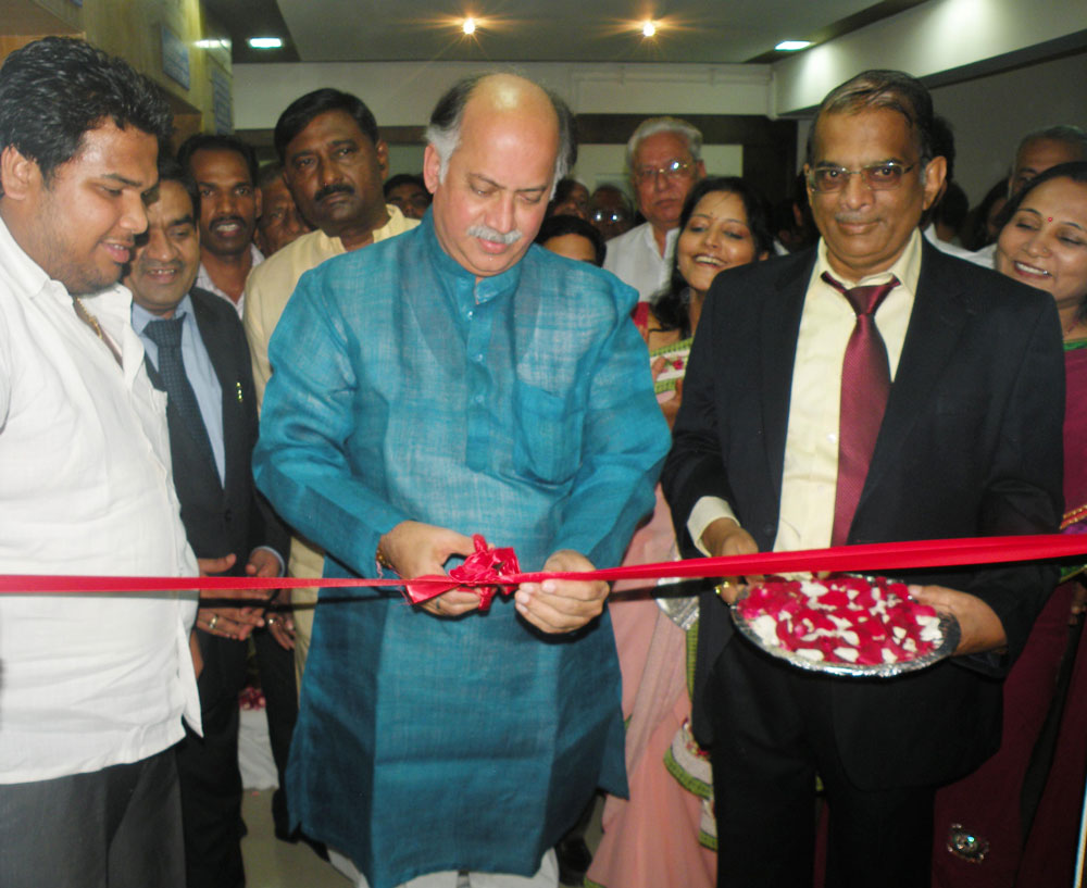 INAUGURATION CEREMONY OF SURANA SETHIA DIANOSTIC CENTER WITH PHILIPS CT SCAN BRILLIANCE 64 SLICE CHIFE GUEST UNION MINISTER OF STATE,HOME AFFAIRS HON'BLE SHRI GURUDAS KAMAT AT SUMAN NAGAR,SION TROMBAY ROAD,CHEMBUR MUMBAI.